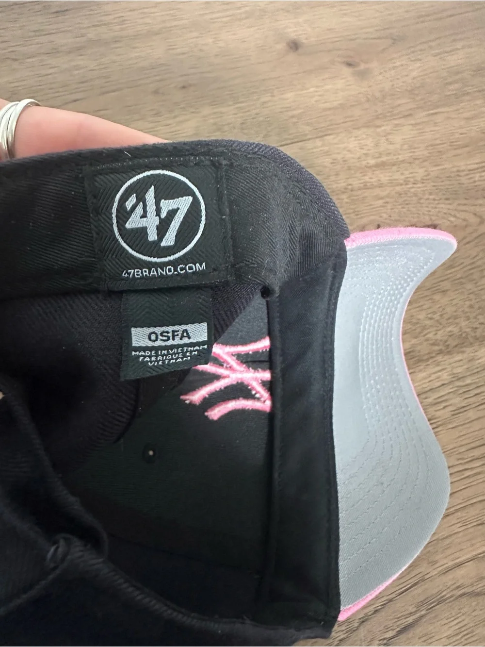 47 New York Yankees Black and Pink Cap - Picture 3 of 3